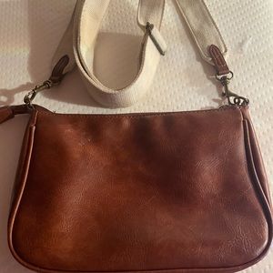 Brown no evident brand. Cross body purse.